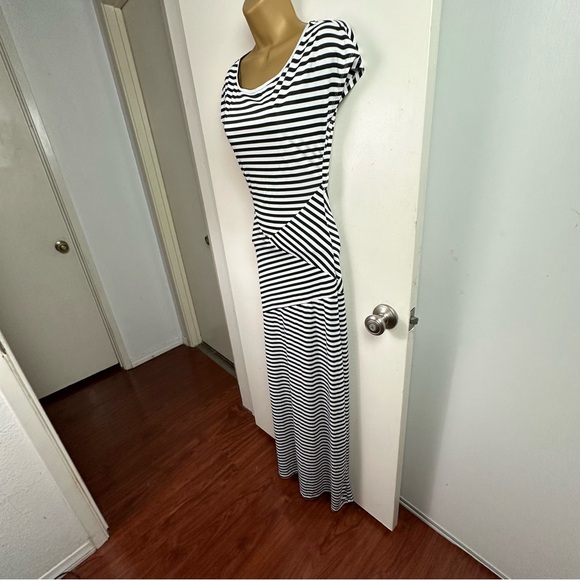 Arden B Black & White Striped Vintage 90’s/Y2K Stretch Cutout Back Dress NWT XS - Picture 4 of 15